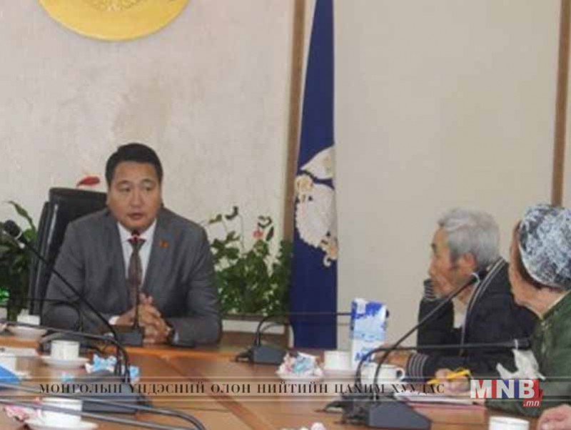 Улс төрийн хэлмэгдэгсдийн үр хүүхдүүдэд хүндэтгэл үзүүллээ