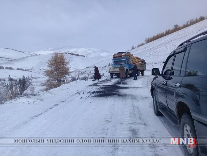 Тээврийн хэрэгслийн хөдөлгөөнийг түр хугацаагаар зогсоожээ
