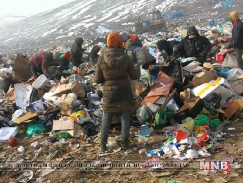 Гурван хүн тутмын нэг нь ядуу амьдарч байна