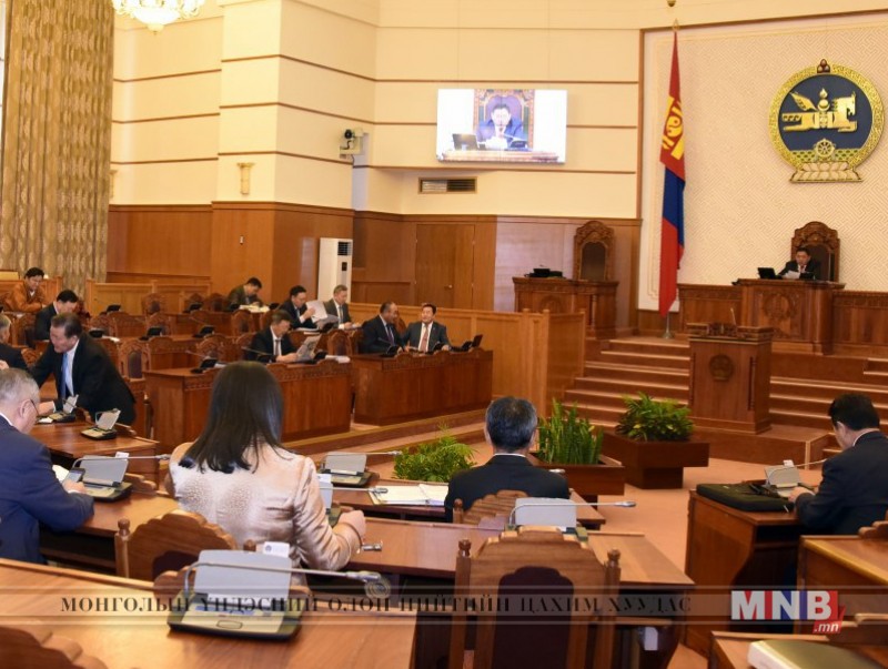 Монгол Улсын 2019 оны төсвийн тухай хуулийн төслийг гурав дахь хэлэлцүүлэгт шилжүүллээ