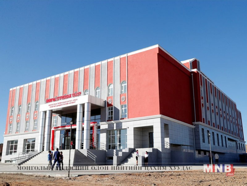 Монгол туургатан театрын өвөл цагийн нээлтийн тоглолт боллоо