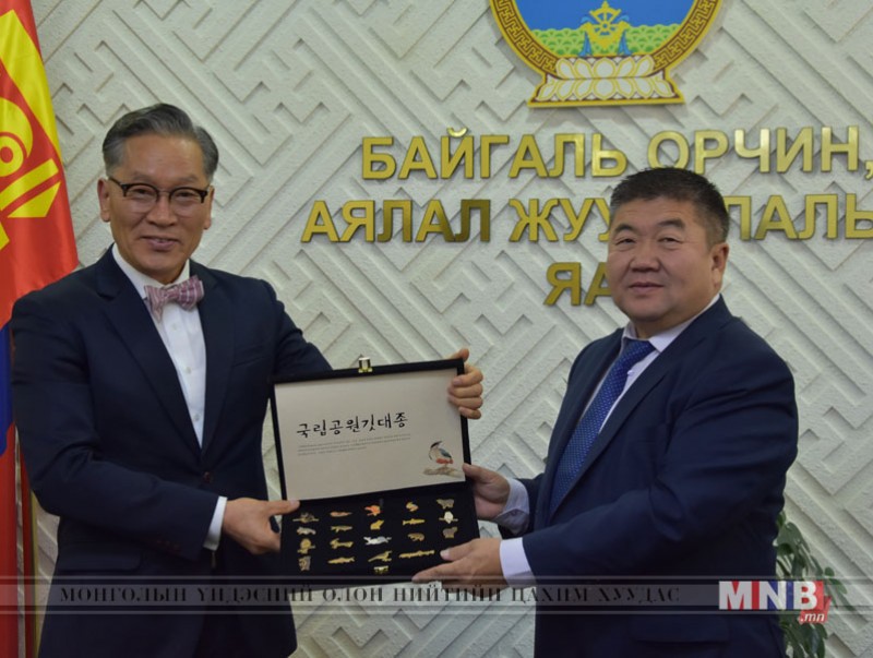 БНСУ-ын Үндэсний паркийн захиргааны төлөөлөгчид ажлын айлчлал хийж байна