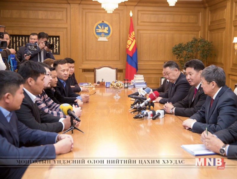 Ерөнхий сайд машинтай жагсагчдын төлөөллийг хүлээн авч уулзав