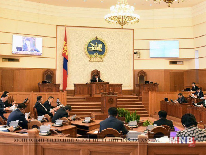 Төсвийн тухай хуулийн төсөлтэй хамт өргөн мэдүүлсэн хууль тогтоомжийн төслүүдийг баталлаа