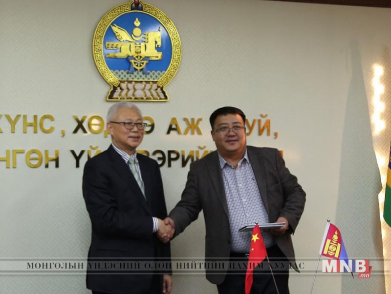 Хайнань мужийн төлөөлөгчидтэй уулзлаа
