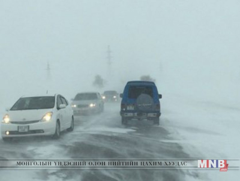 Цасан шуурга шуурч, хүйтний эрч чангарна