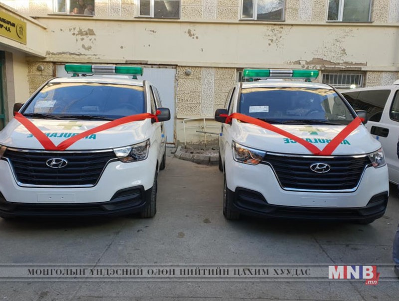 Иж бүрэн тоноглолтой явуулын эмнэлгийн тусламжийн автомашиныг хүлээлгэж өглөө