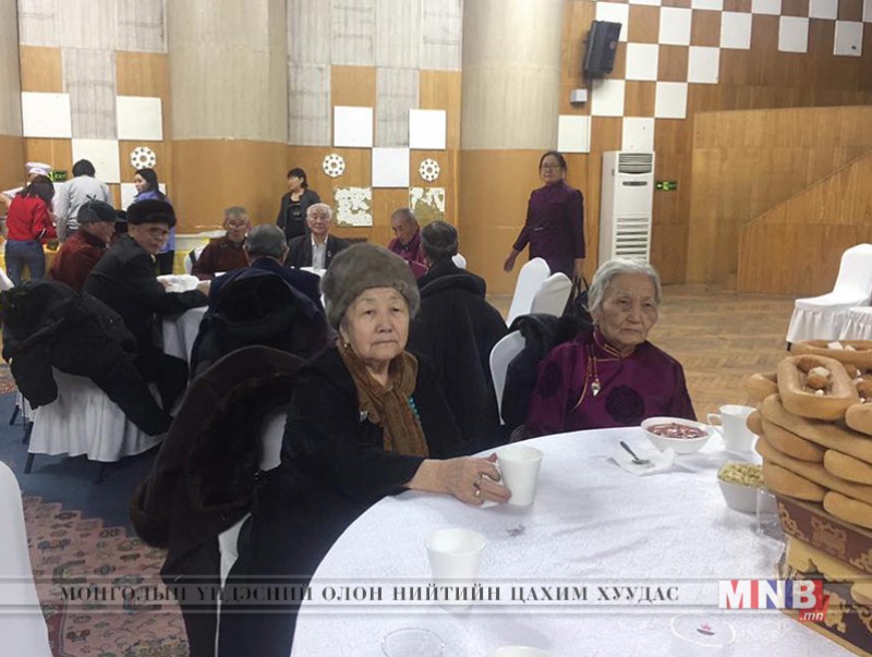 МҮОНРТ ахмадуудаа хүлээн авлаа