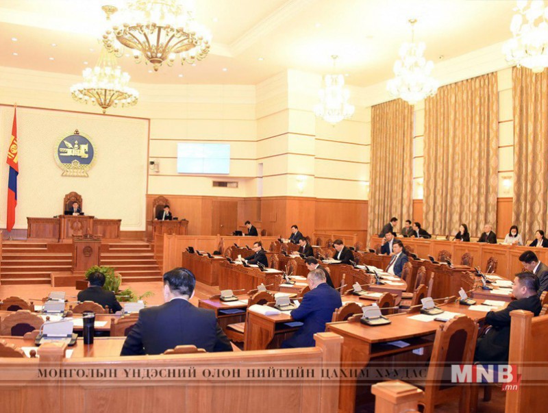 Төрийн албаны тухай хуулийг хэрэгжүүлэхтэй холбогдсон тогтоолын төслүүдийг баталлаа