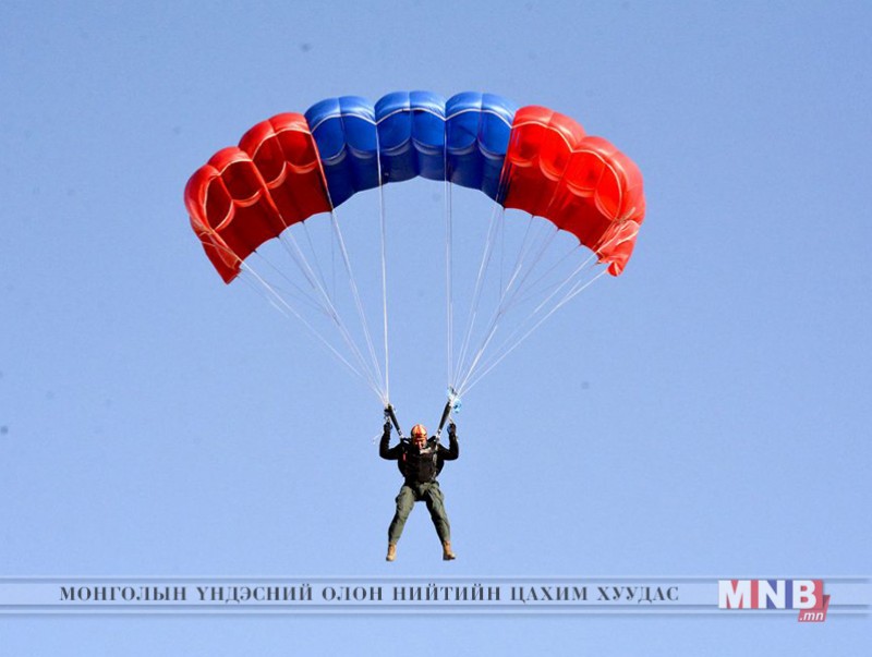 Аврагчид 411 удаагийн шүхрийн буулт хийлээ