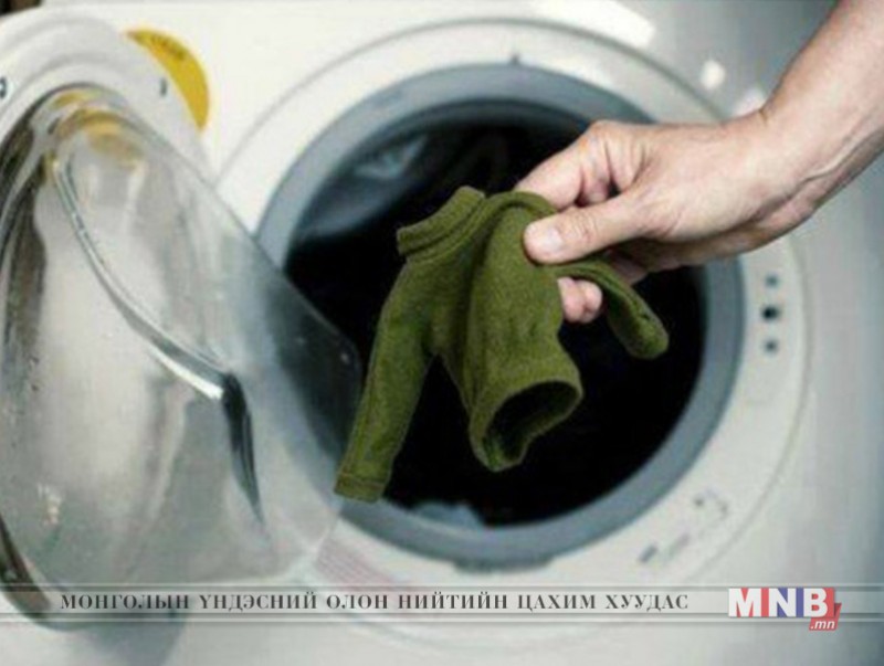 Угаасан хувцас яагаад агшдаг вэ