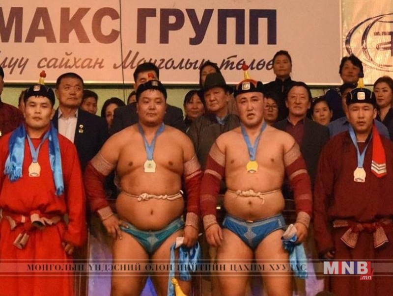 Аймгийн арслан Ц.Мөнхбаяр нутгийнхаа ахын нэрэмжит барилдаанд түрүүллээ