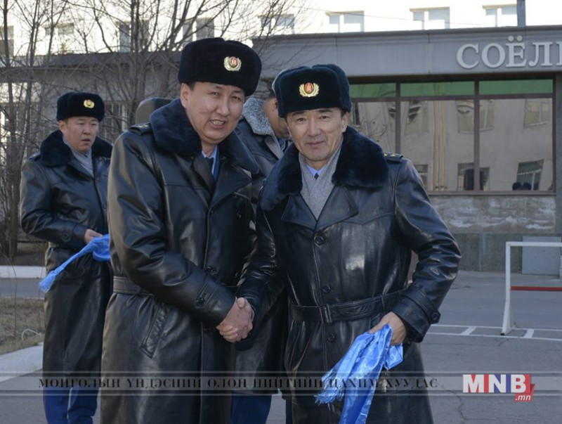 Улсын нөөцөөс аймгуудад шуурхай албаны автомашин олгов