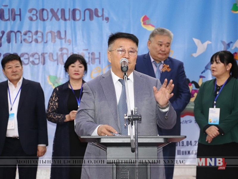“Монголын хүүхдийн зохиолч, уран бүтээлч, ном бүтээгчдийн өдөрлөг” нээлээ