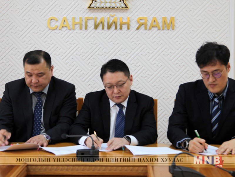 Санамж бичигт гарын үсэг зурлаа