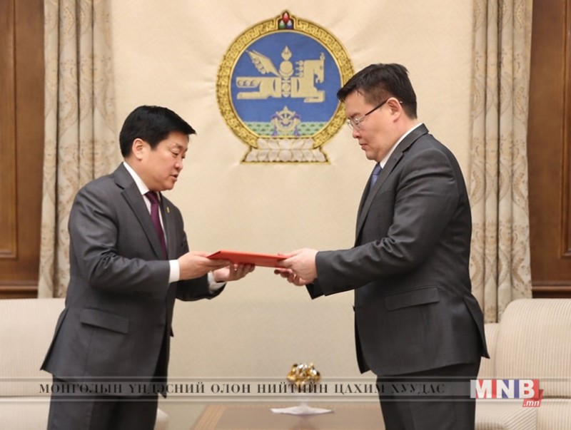 Авто тээврийн тухай хуулийн шинэчилсэн найруулгын төслийг өргөн барилаа