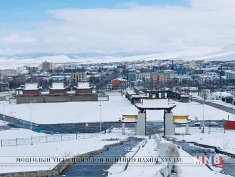 Зарим аймагт цас орж байна