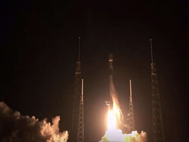 “SpaceX” компани 60 хиймэл дагуул сансарт гаргажээ