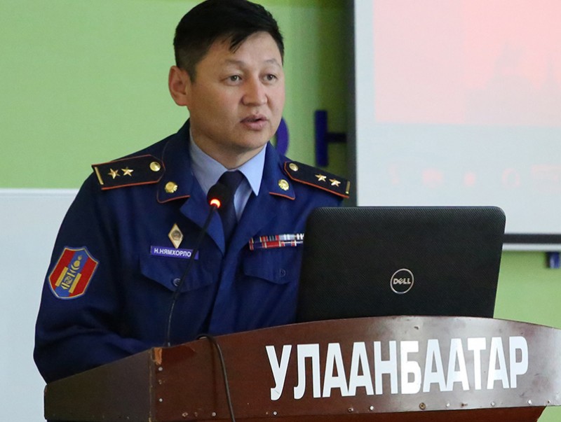 Сайн дурын багш бэлтгэв