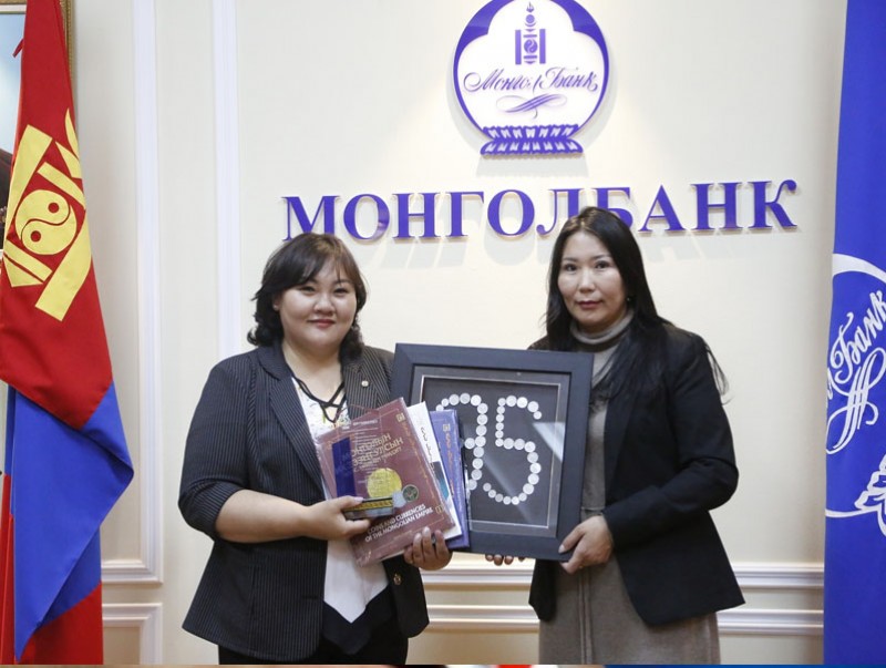 “Банкны хөгжил-95 жил” аяны хүрээнд орон нутаг дахь Монголбанкны хэлтэс, салбарын хийж гүйцэтгэсэн ажлыг нэгтгэн дүгнэлээ