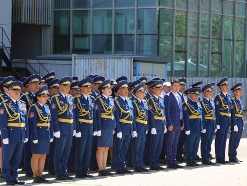 Алба хаагчдыг шагнаж урамшуулав