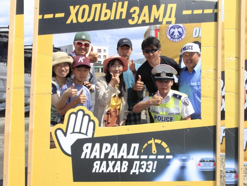 Холын Замд яараад яахав дээ