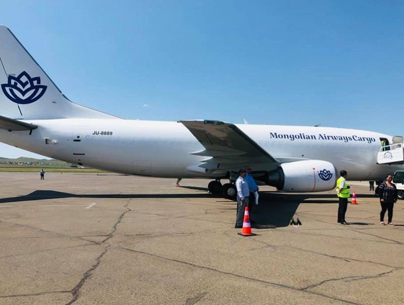 “Боинг 737” маягийн анхны ачаа, тээврийн агаарын хөлгийг угтан авлаа
