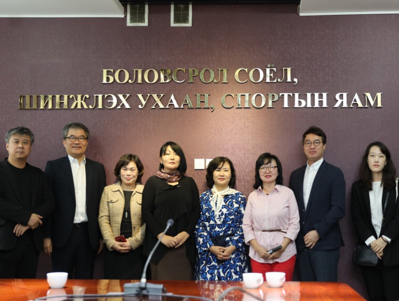 “Баярлалаа бяцхан номын сан” төслийг өргөжүүлэх талаар санал солилцлоо