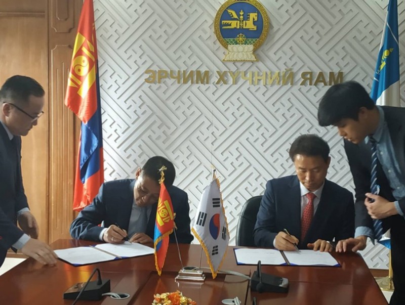 Зөвлөх үйлчилгээ үзүүлэх гэрээнд гарын үсэг зурлаа