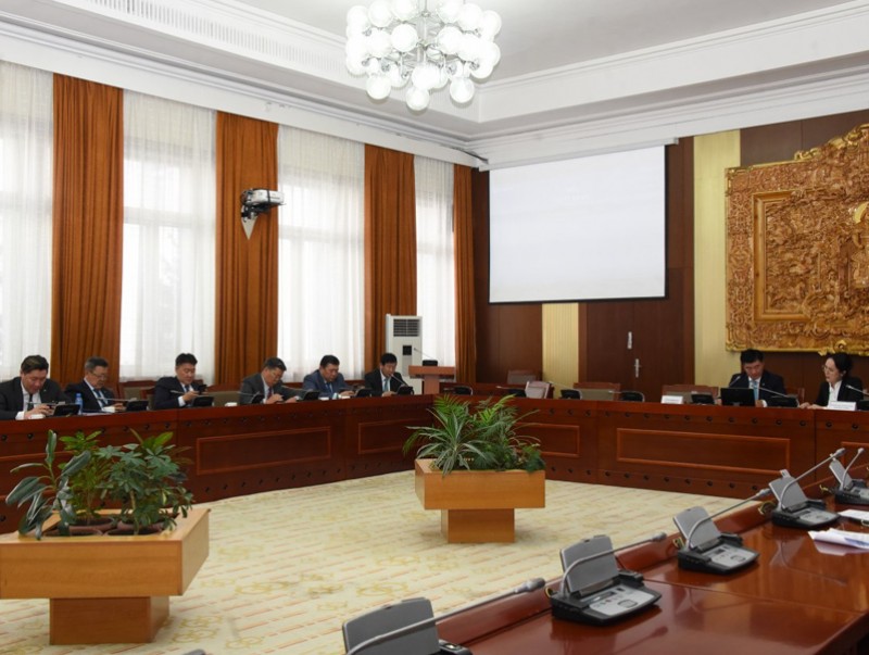 Монгол Улсын Үндсэн хуулийн нэмэлт, өөрчлөлтийг дагаж мөрдөхөд шилжих журмын тухай хуулийн төслийн анхны хэлэлцүүлгийг хийлээ