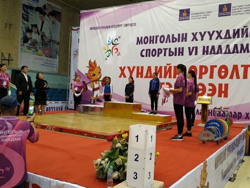 Хүндийн өргөлтийн төрөлд Баянзүрх дүүргийн баг тэргүүллээ