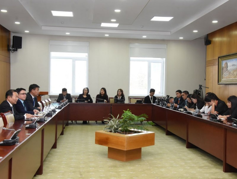 Парламентын үйл ажиллагааг сурвалжилдаг сэтгүүлчидтэй уулзлаа