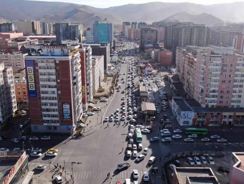 Намьяанжүгийн гудамжны явган хүний 2 гарцыг хаажээ