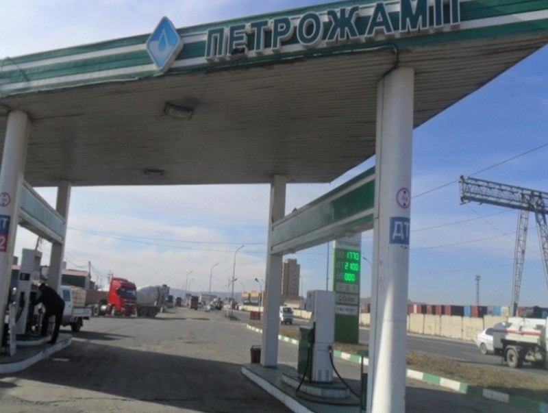 Хугацаа дууссан, баталгаагүй түгээгүүрээр шатахуун худалдаалж байсан зөрчил илрүүлжээ