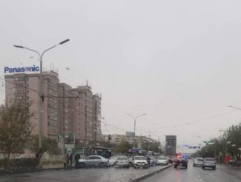 Замын хөдөлгөөнд анхаарал болгоомжтой оролцоно уу