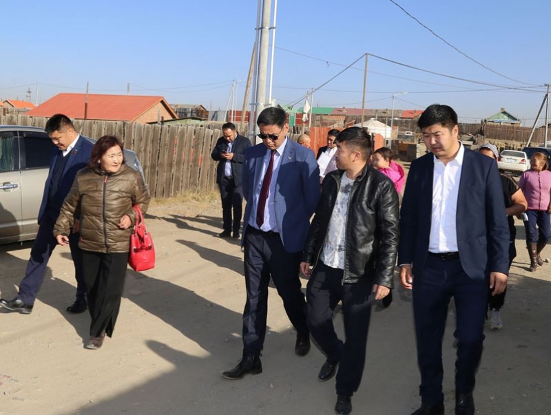 ХУД-ийн Засаг дарга Туулын задгайд зөвшөөрөлгүй буусан айл өрхүүдийн төлөөлөлтэй уулзлаа