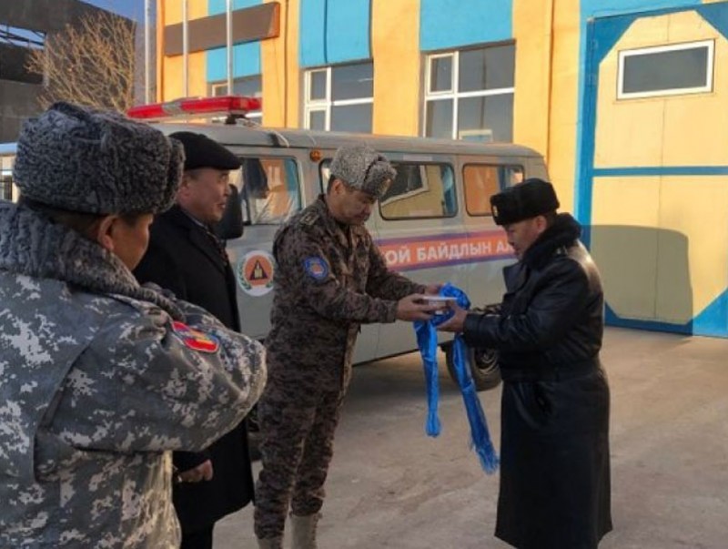 Шуурхай албаны УАЗ Пургон автомашин гардуулж өглөө
