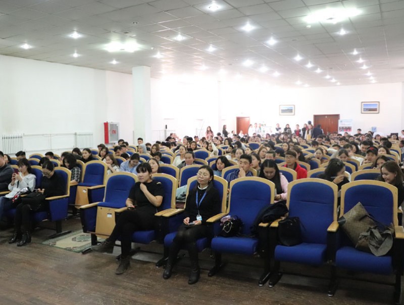 Оюутан залуус эрүүл мэндийн даатгалын талаар мэдлэгтэй боллоо