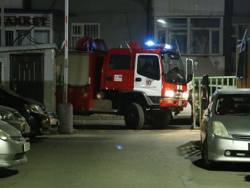 Гал түймэр унтраах автомашин чөлөөтэй хүрэлцэн очих зам гарцыг хаасан зөрчлүүд их байна