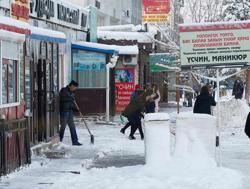 Иргэн, аж ахуй нэгж, байгууллагуудыг орчны цасаа цэвэрлэхийг анхааруулж байна