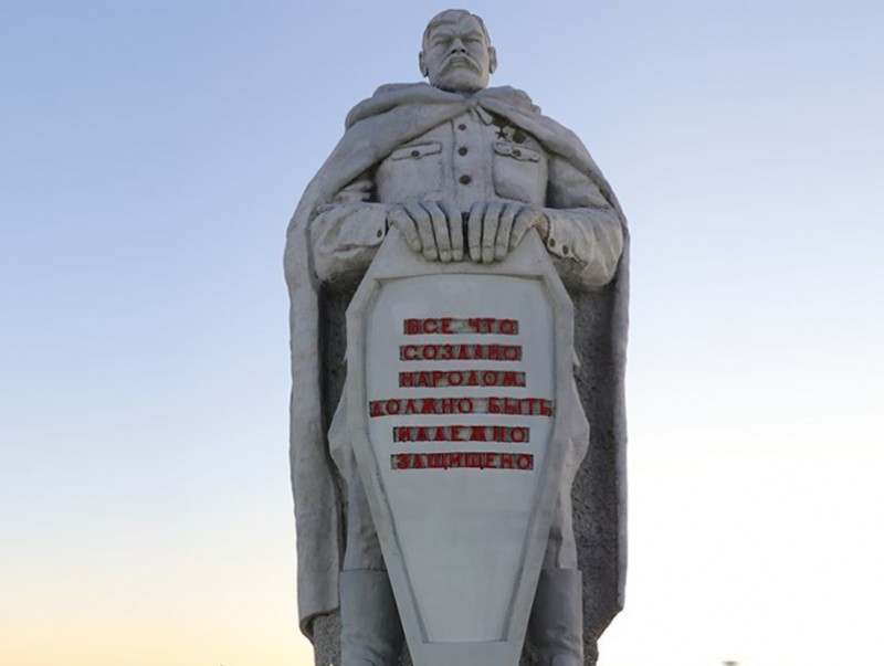 "Орос цэргийн алдар" хөшөө сүндэрлэлээ