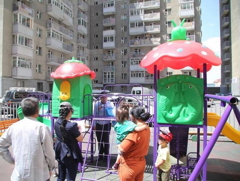 Хүүхдийн тоглоомын талбайг стандартын дагуу байгуулаагүйн улмаас 1500 хүүхэд бэртжээ