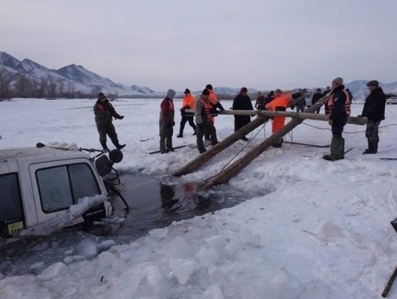 Мөсөн дээгүүр явах болон авто тээвэр хийхгүй байхыг анхааруулж байна