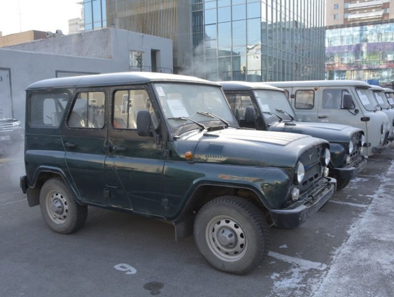 Өвөлжилт хүндэрсэн аймгуудад шуурхай албаны автомашин олгов