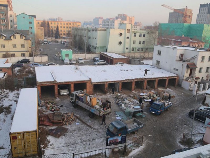 Зөвшөөрөлгүй баригдсан грашуудыг албадан буулгаж эхэллээ