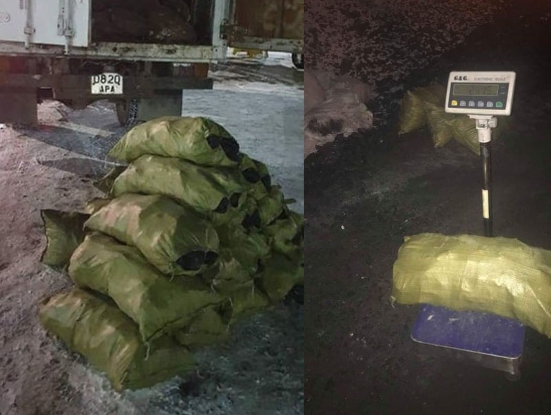 Баруун туруунаас Эмээлтэд 25 шуудай түүхий нүүрс оруулахаар тээвэрлэж явсан зөрчлийг илрүүлжээ