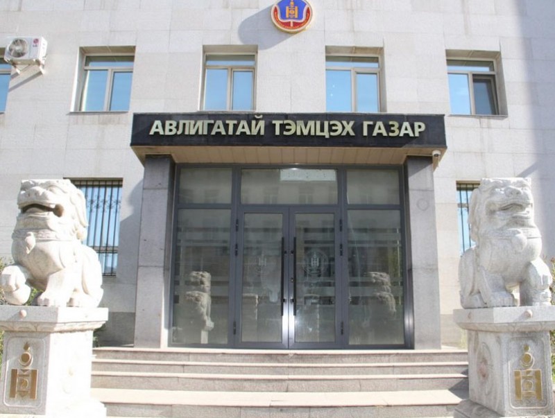 Албан тушаалтнууд үндсэн ажлаас гадуур цалин авч, нийгмийн даатгалын шимтгэл давхар төлүүлж байна