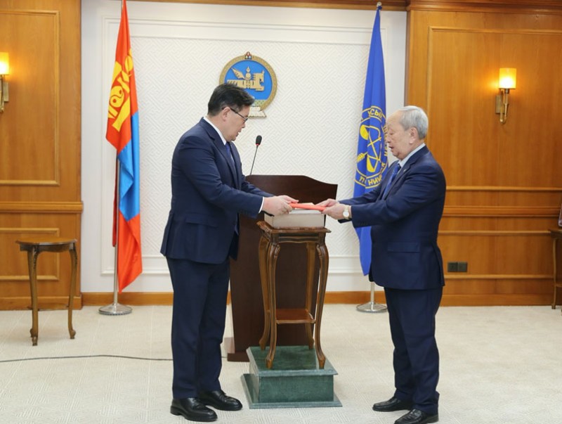 Монгол Улсын Үндсэн хуульд оруулсан нэмэлт, өөрчлөлтийг Үндсэн хуулийн цэцэд заллаа