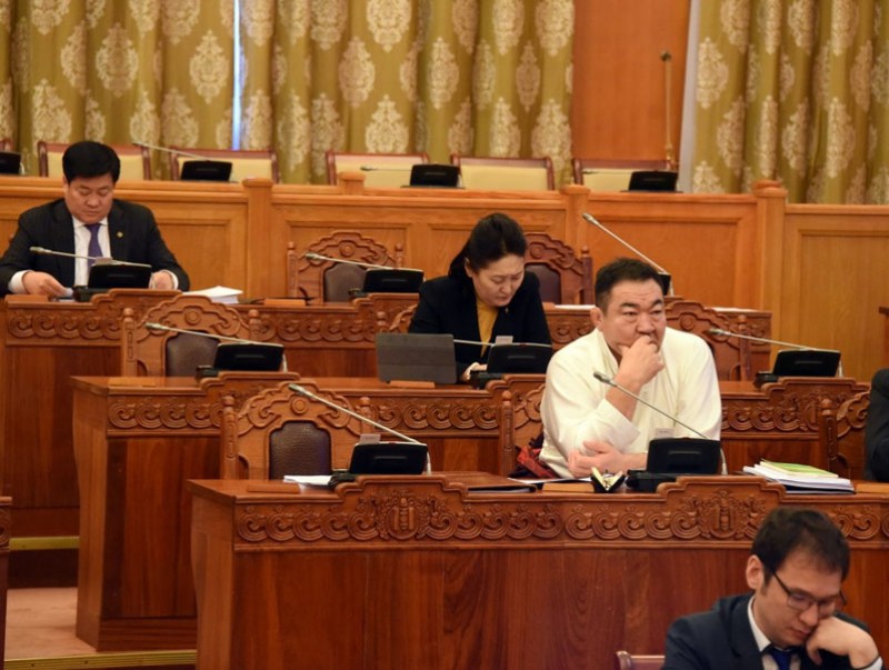 Хуулийн төслийг анхны хэлэлцүүлэгт бэлтгүүлэхээр Эдийн засгийн байнгын хороонд шилжүүллээ