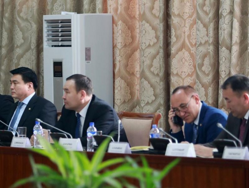 Аймаг, нийслэлийн ИТХ-ын дарга, Засаг дарга нар чуулж байна